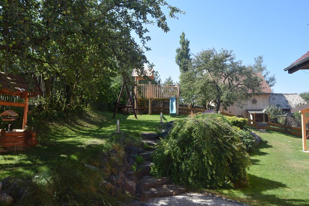 Pezion Limbovy Dvor Vrbov Exterior foto